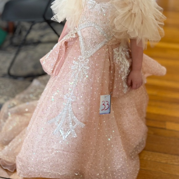Elegant Pink Sequin Gown with Tulle Sleeves